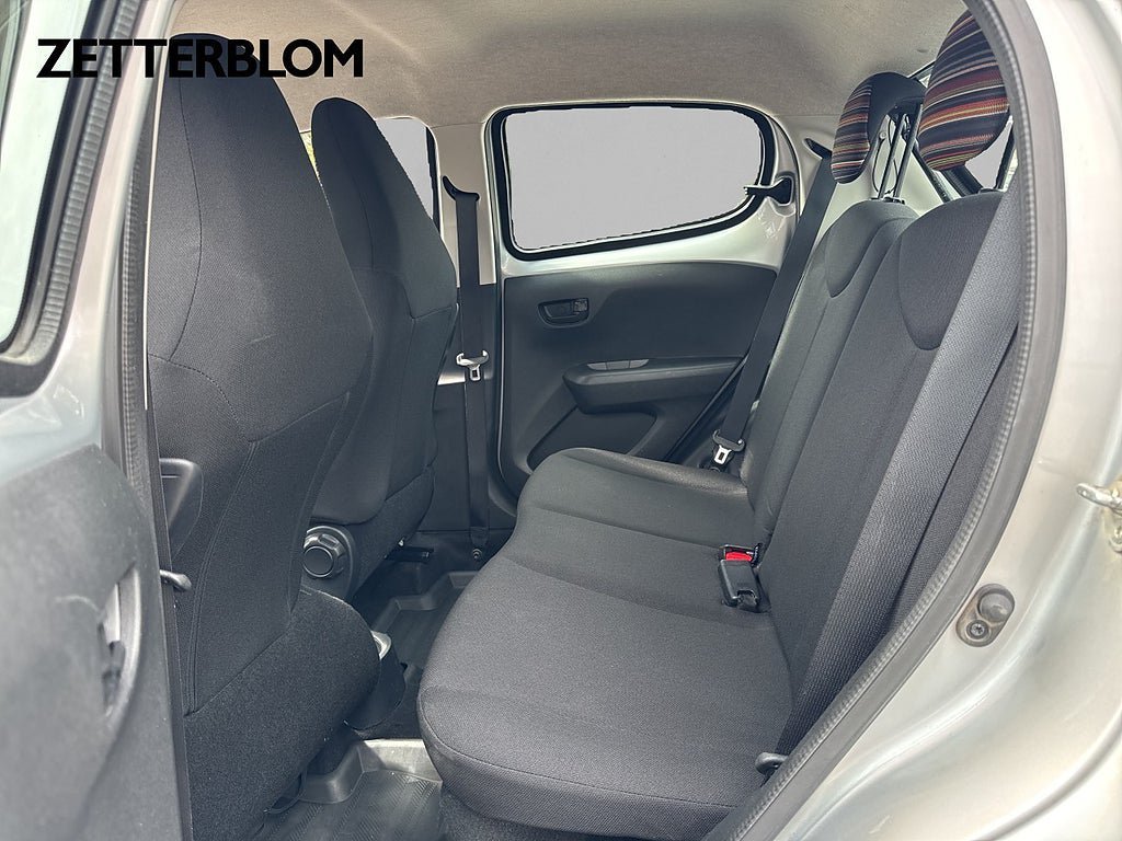 Vehicle Image 9