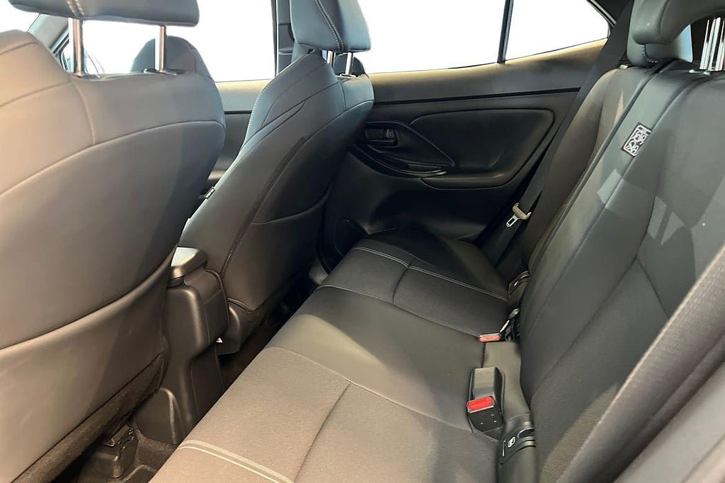 Vehicle Image 12