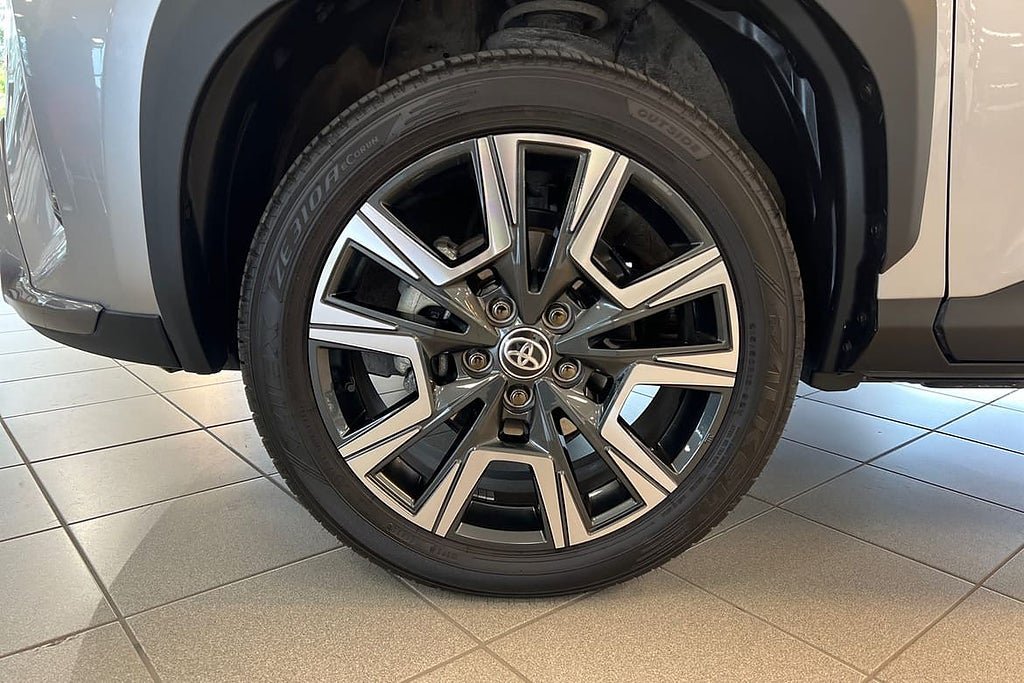 Vehicle Image 16