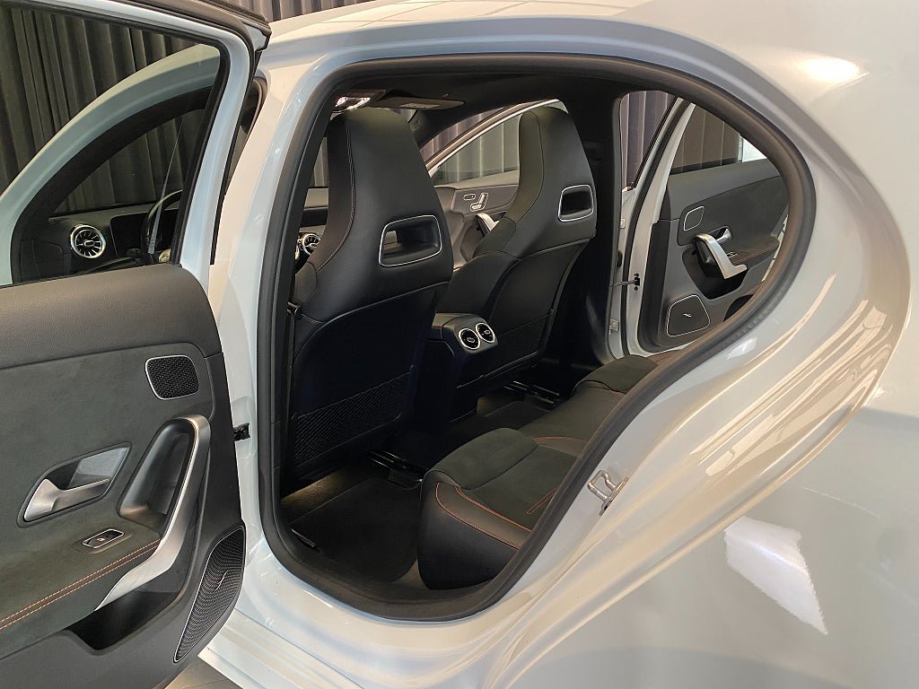 Vehicle Image 37