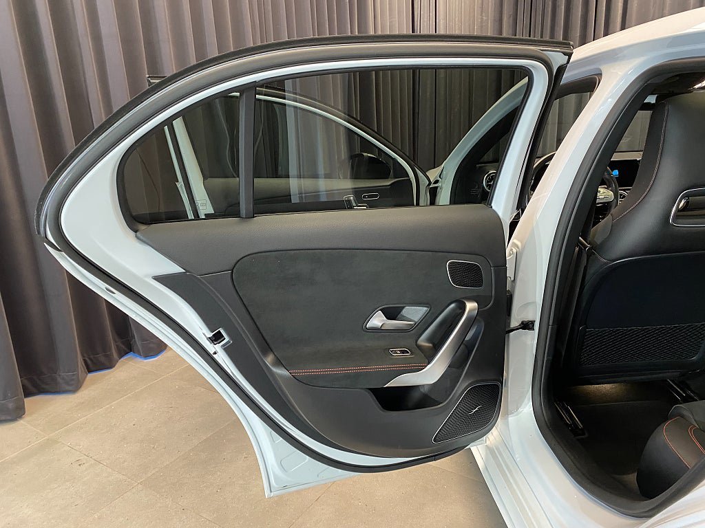 Vehicle Image 38