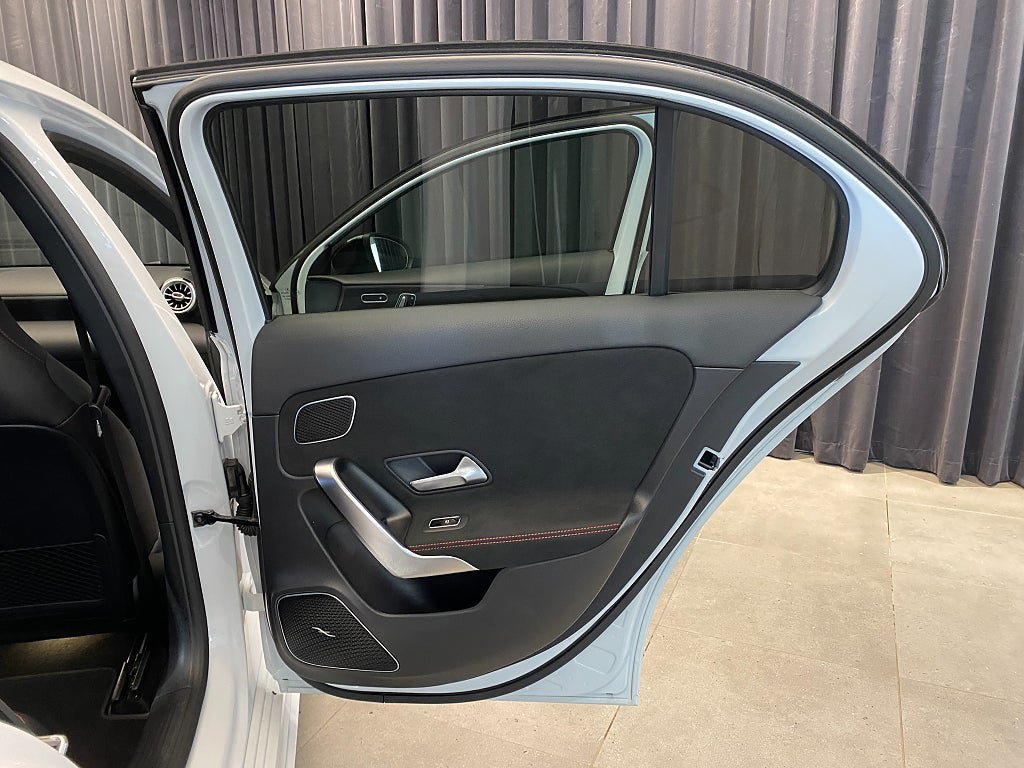 Vehicle Image 39