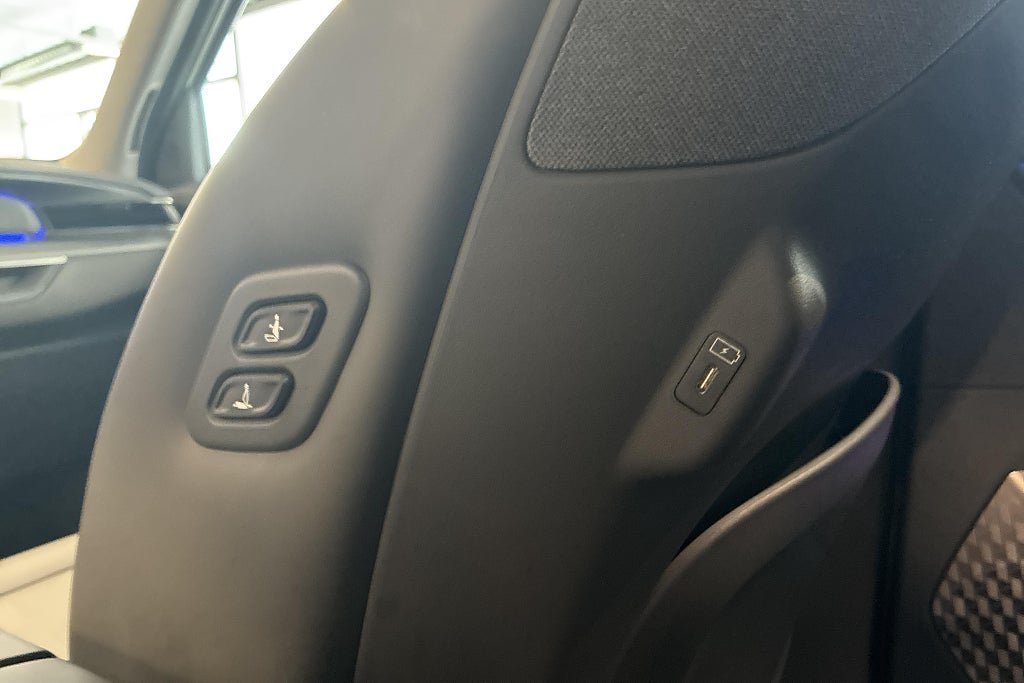 Vehicle Image 29