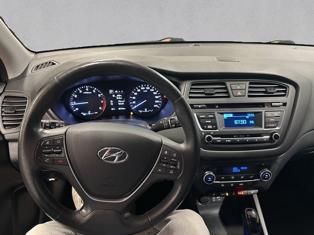 Vehicle Image 12