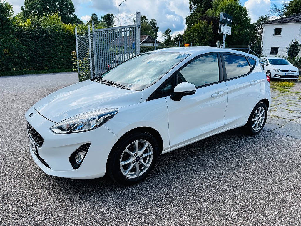 Vehicle Image 9