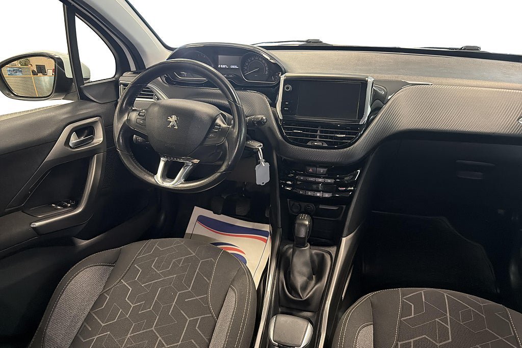 Vehicle Image 12