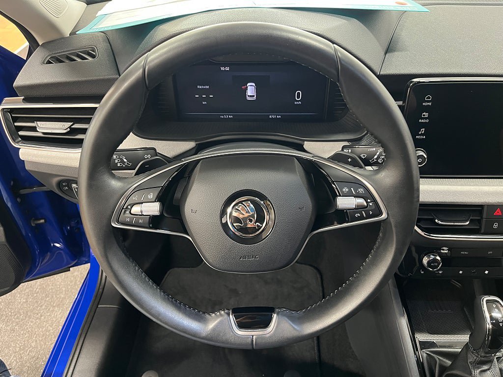 Vehicle Image 16