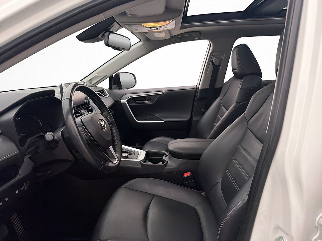 Vehicle Image 12