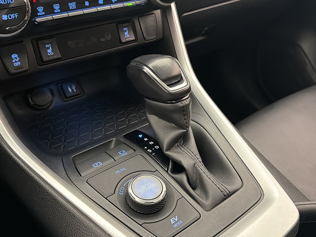 Vehicle Image 25