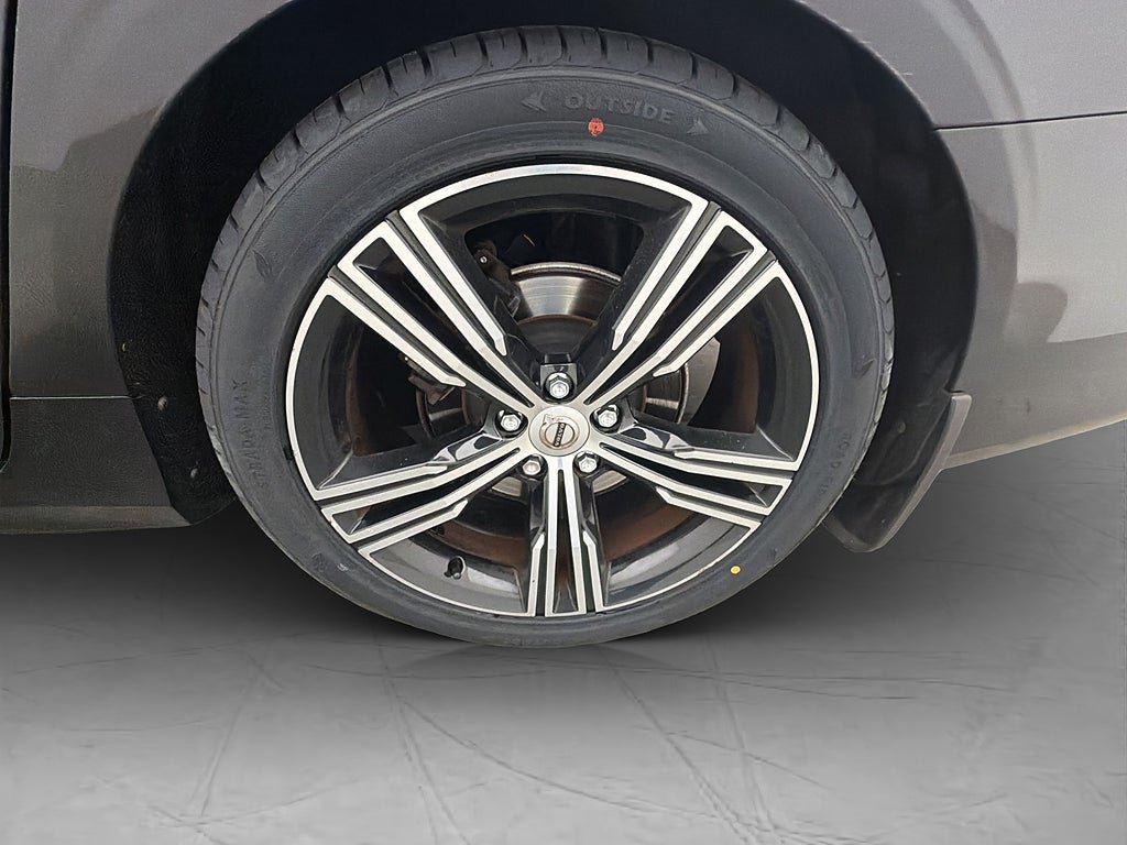 Vehicle Image 32