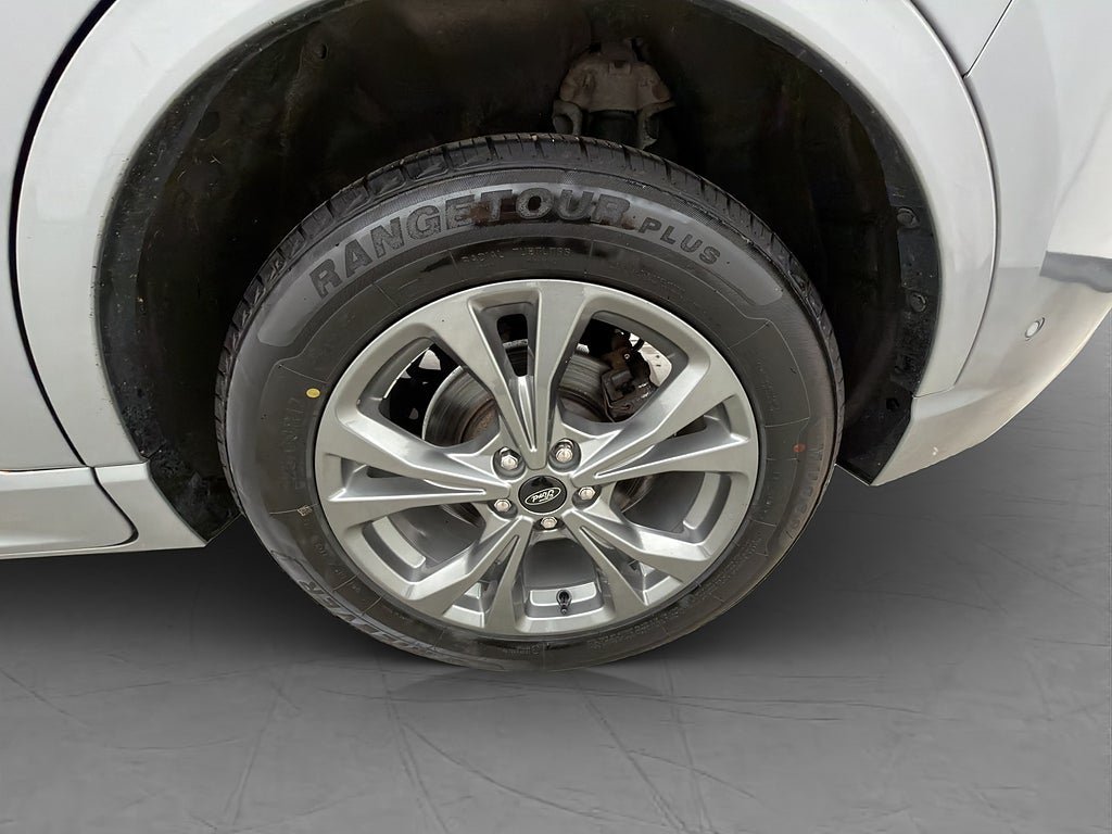 Vehicle Image 32