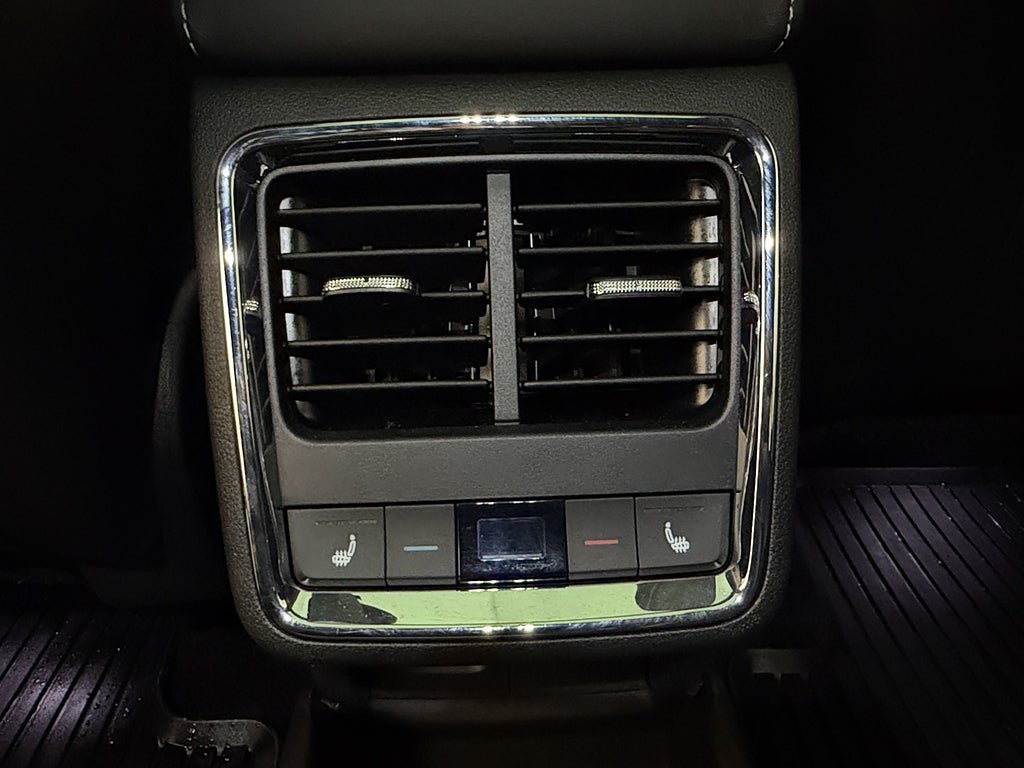 Vehicle Image 24