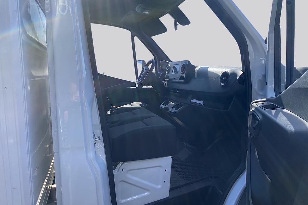 Vehicle Image 11