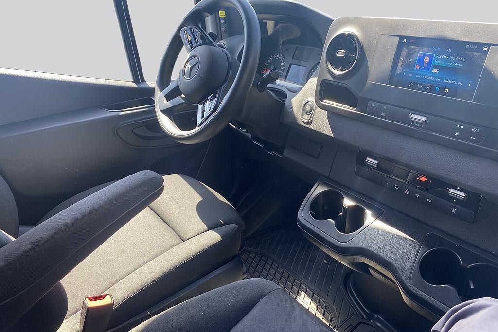 Vehicle Image 12