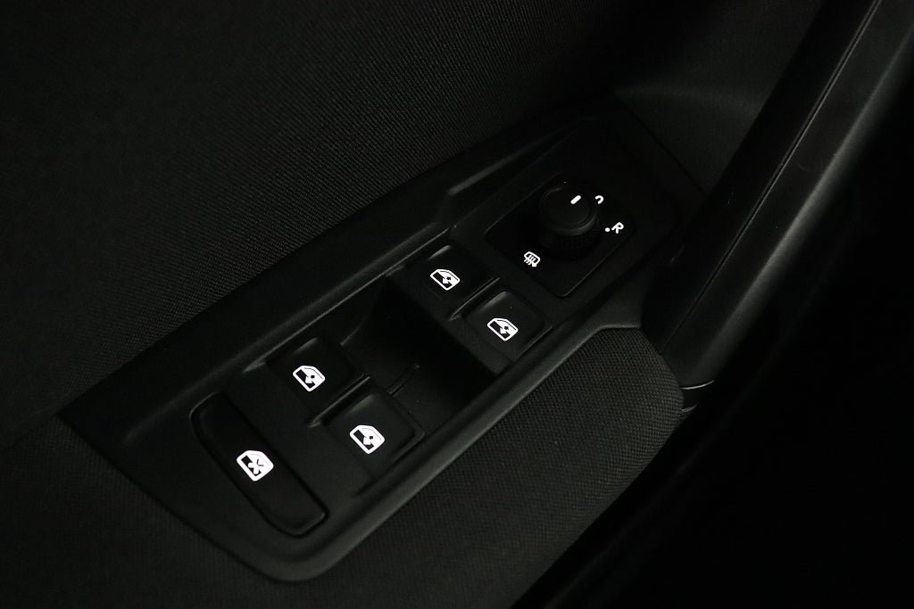 Vehicle Image 28