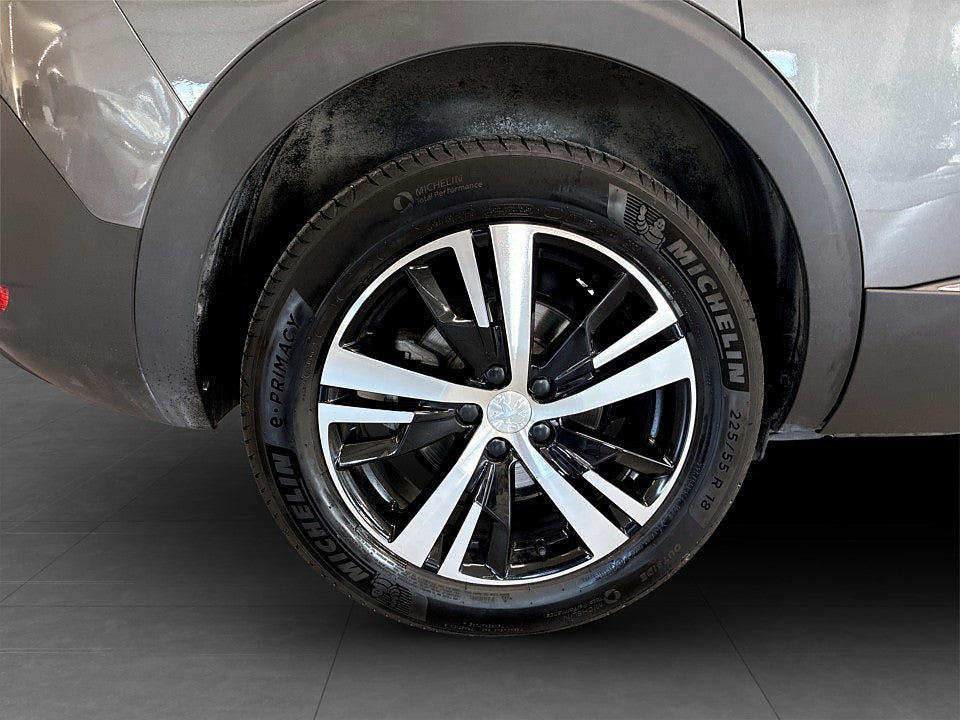 Vehicle Image 17