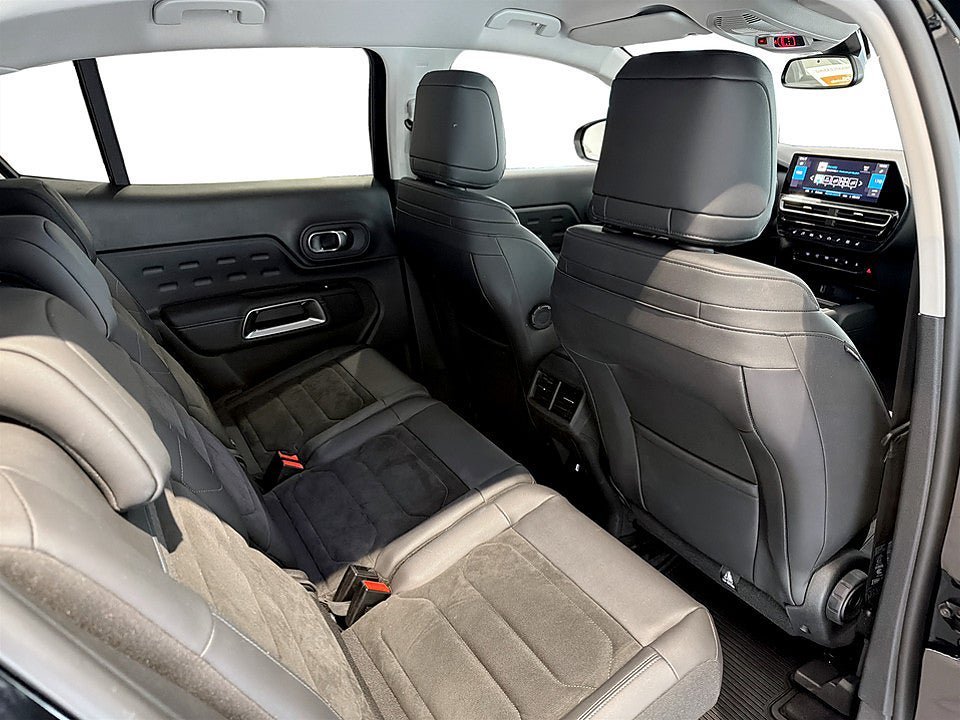 Vehicle Image 14