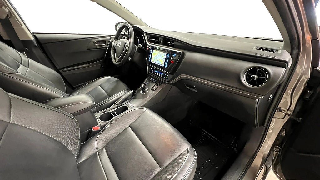 Vehicle Image 16