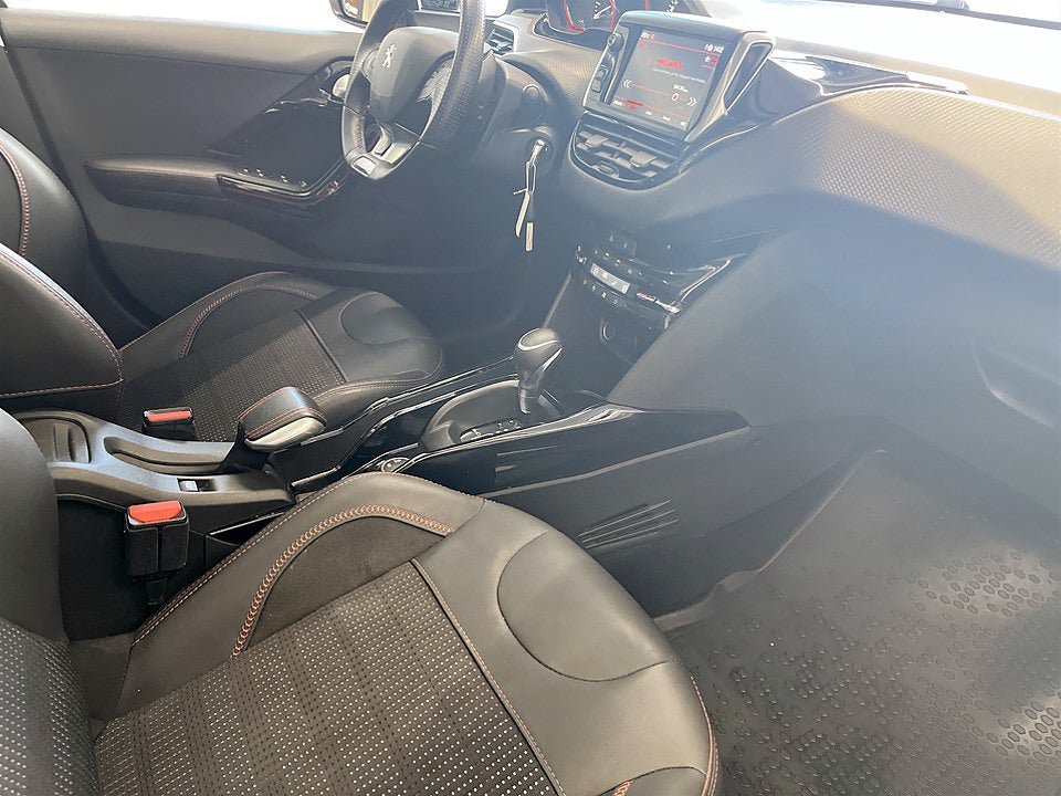 Vehicle Image 12