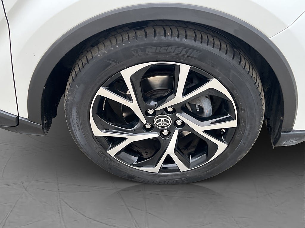 Vehicle Image 10