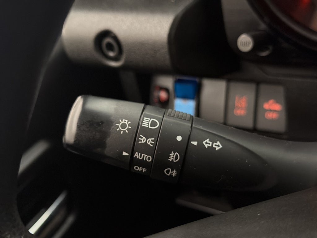 Vehicle Image 25