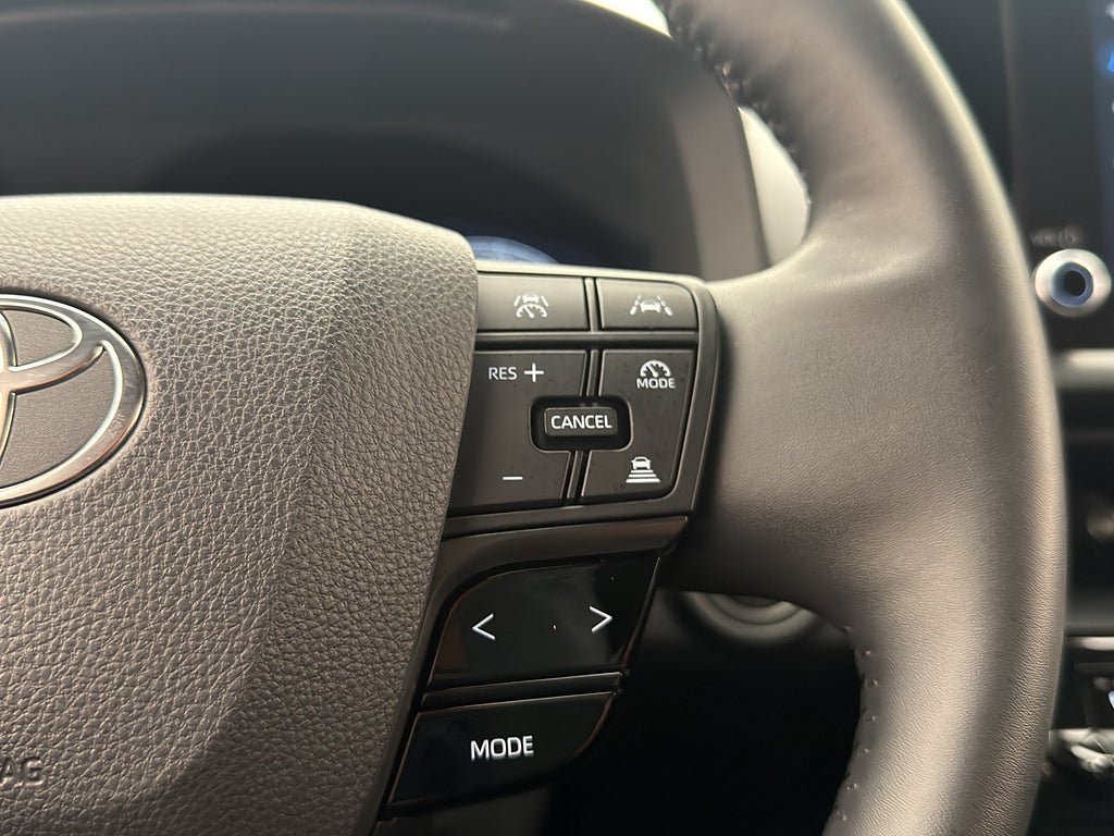 Vehicle Image 25