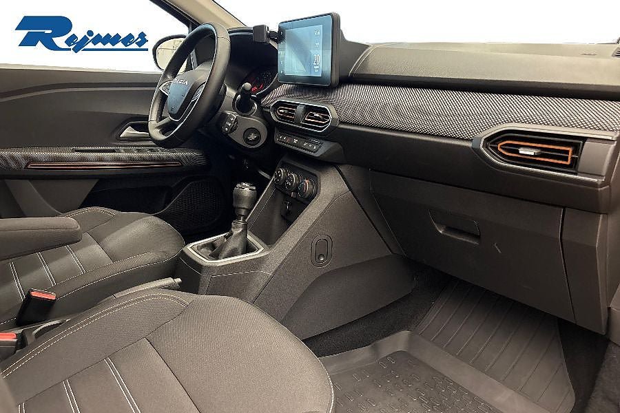 Vehicle Image 6