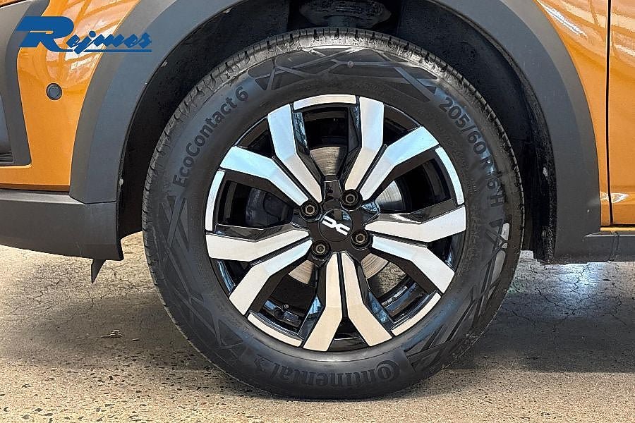Vehicle Image 10