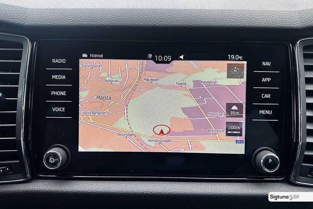 Vehicle Image 21