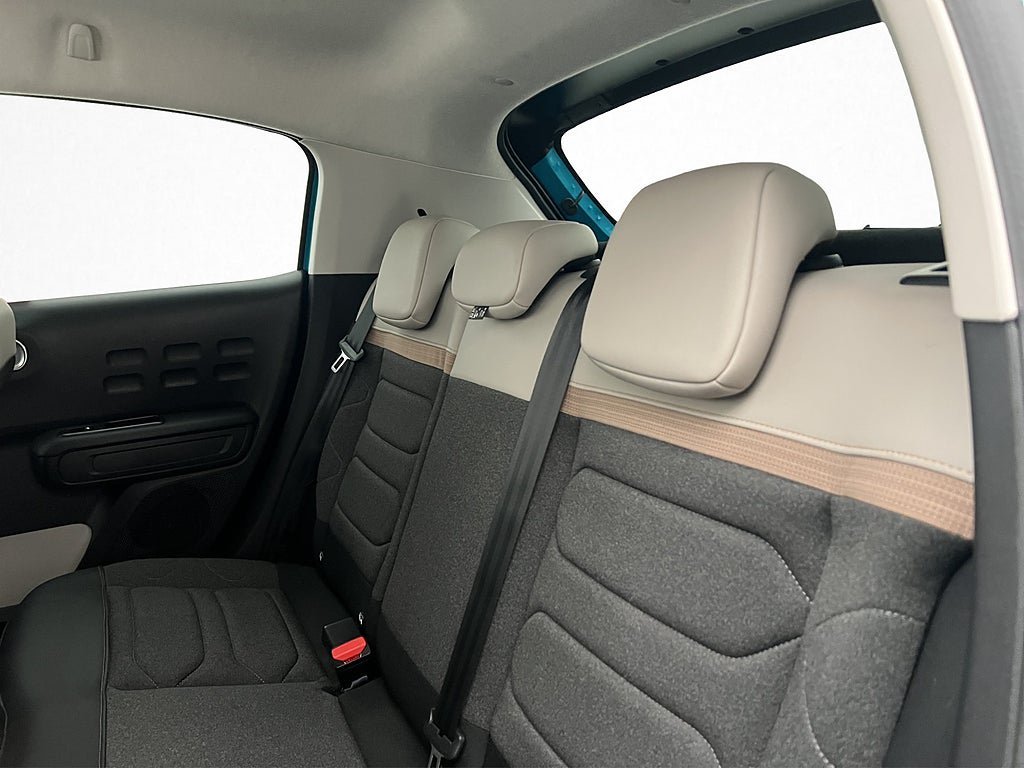 Vehicle Image 25