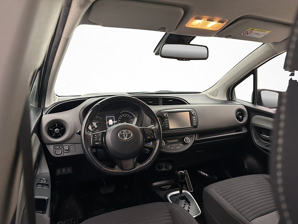 Vehicle Image 12