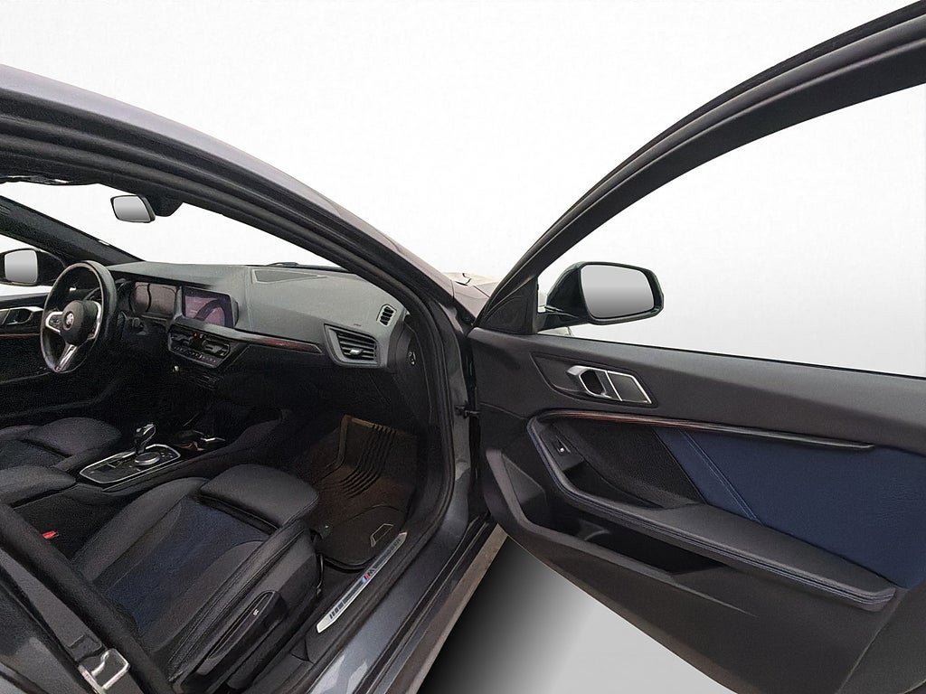 Vehicle Image 23