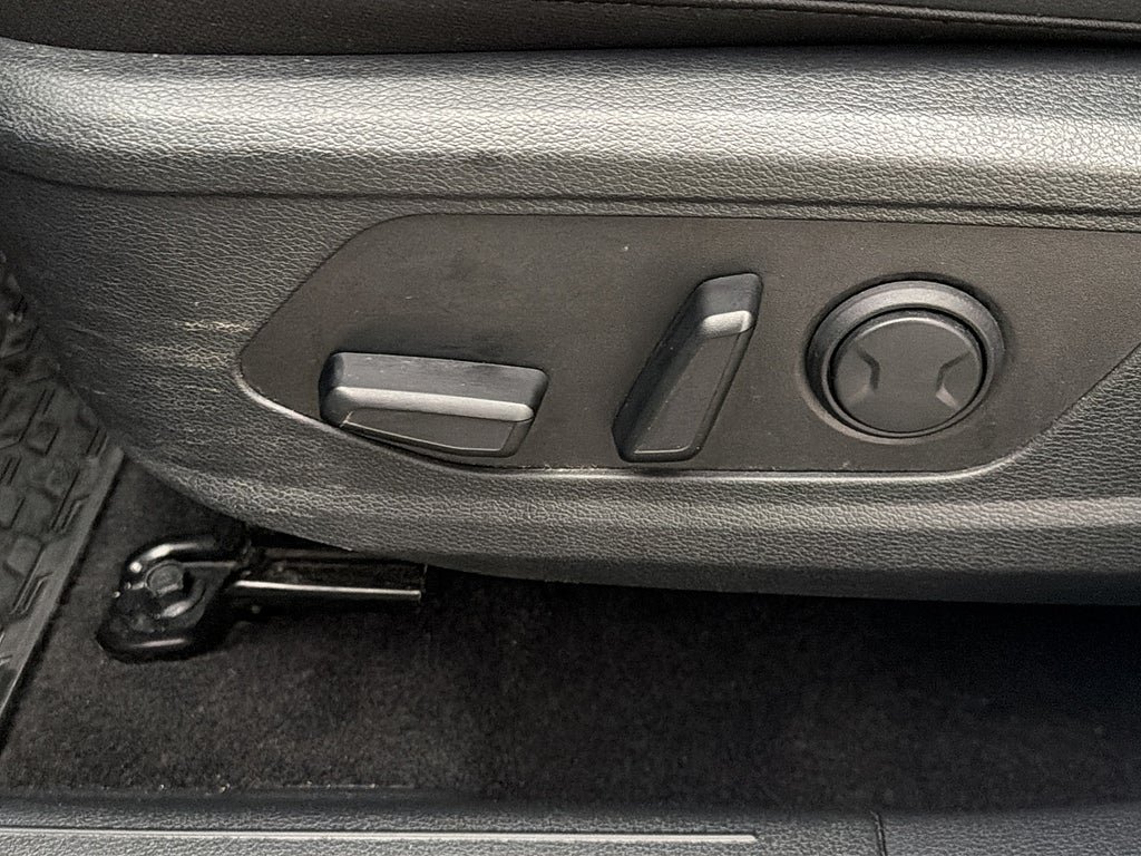 Vehicle Image 28