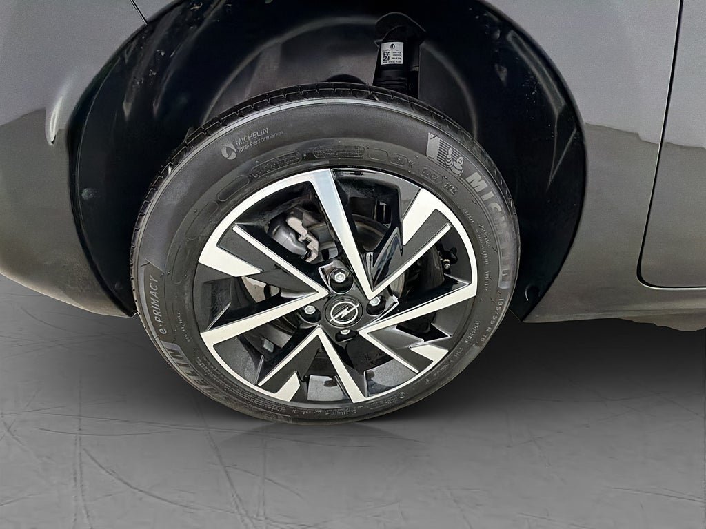 Vehicle Image 32