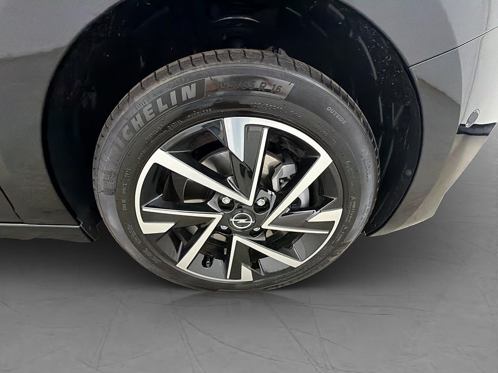 Vehicle Image 33