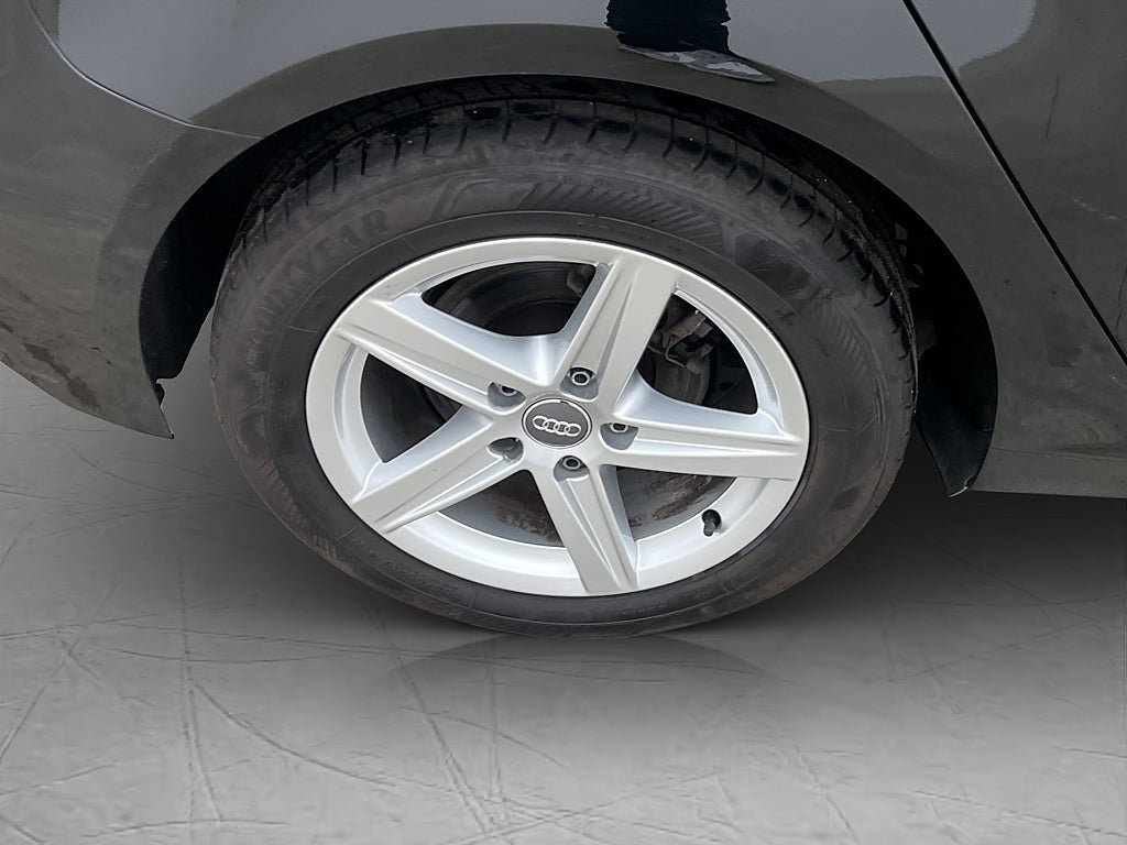 Vehicle Image 25