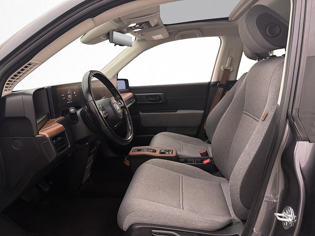 Vehicle Image 12