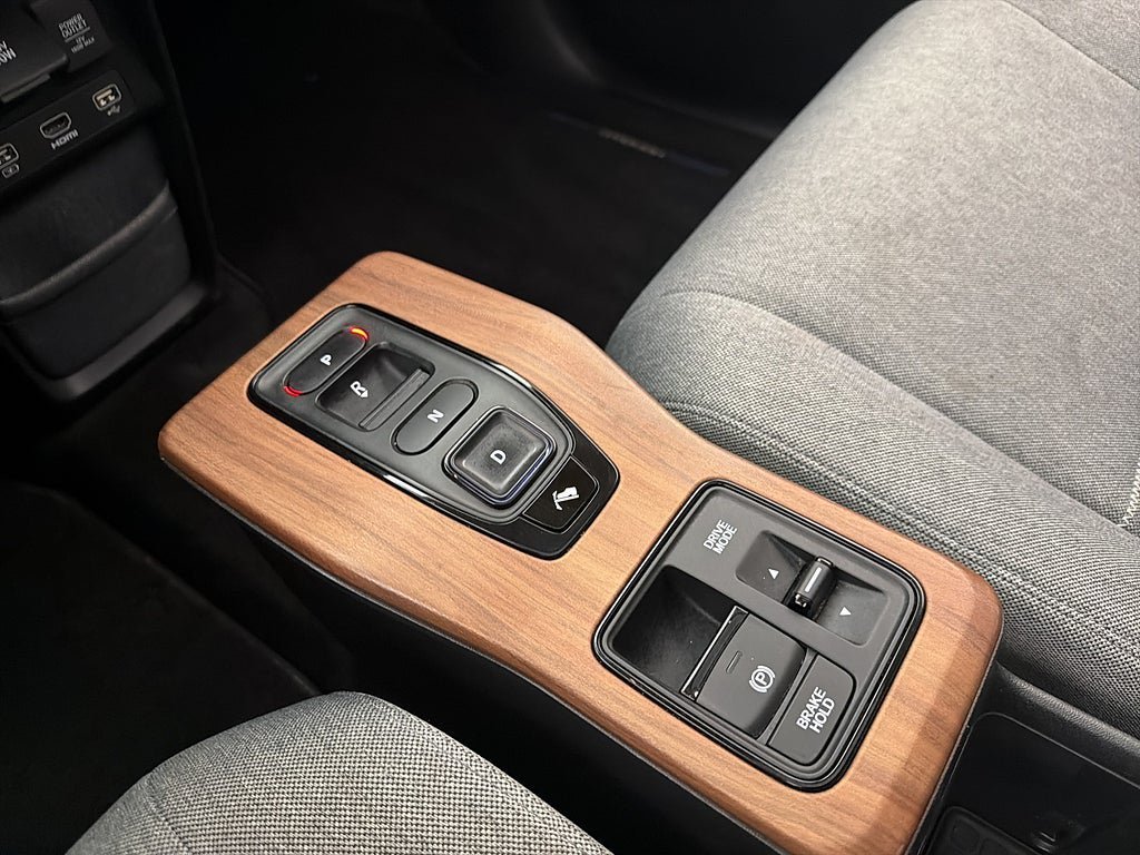 Vehicle Image 23