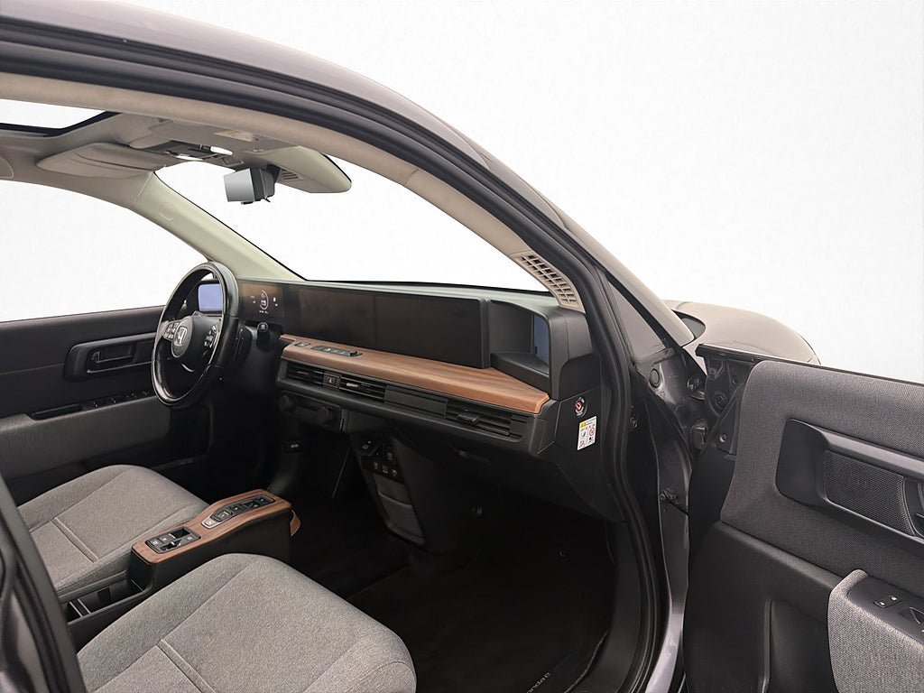 Vehicle Image 25