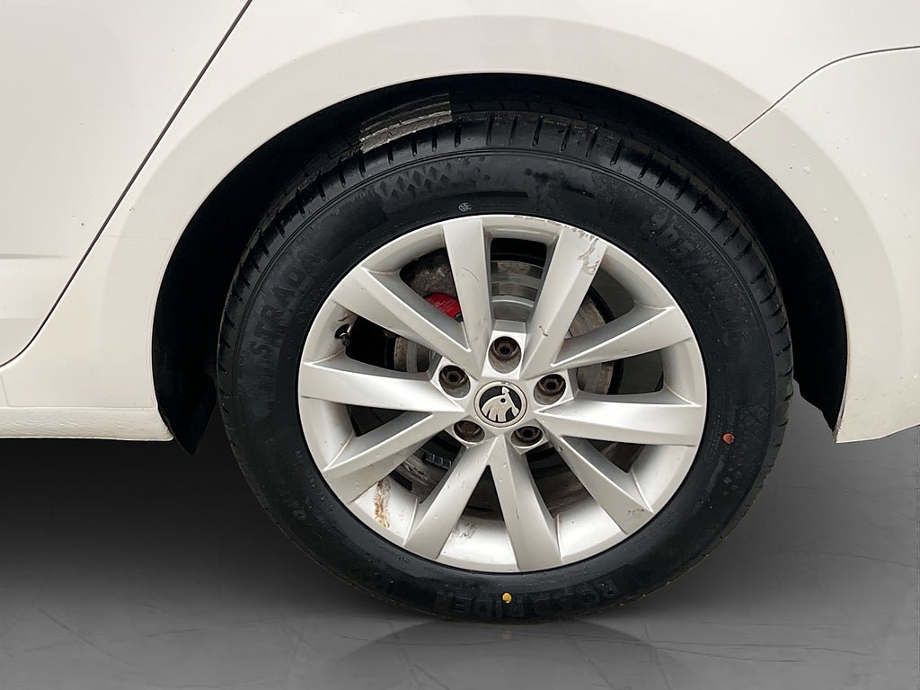 Vehicle Image 30