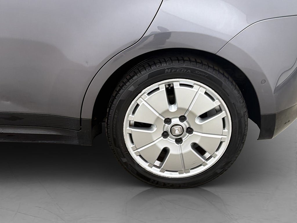 Vehicle Image 30