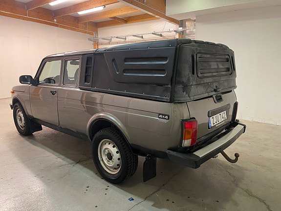 Vehicle Image 9