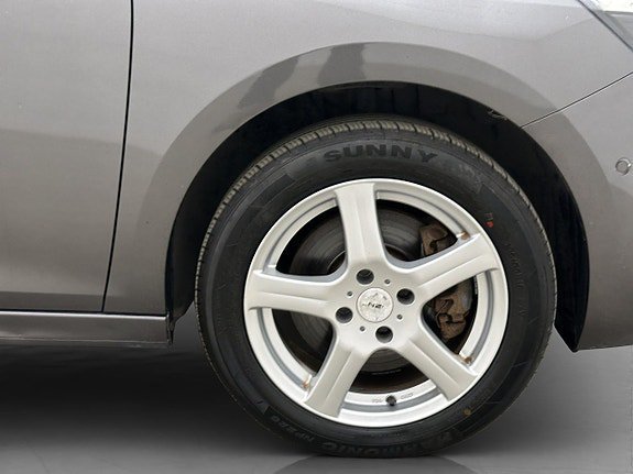 Vehicle Image 32