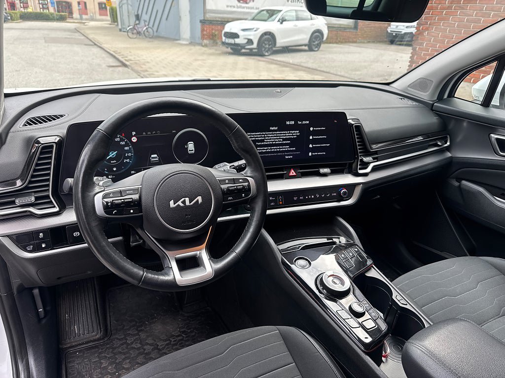 Vehicle Image 9