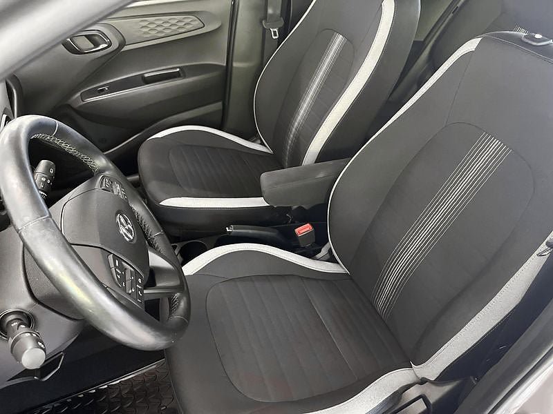 Vehicle Image 13