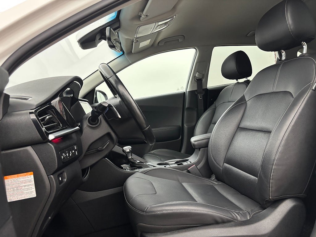 Vehicle Image 12