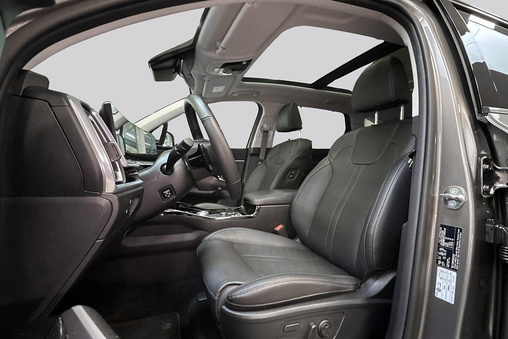 Vehicle Image 14