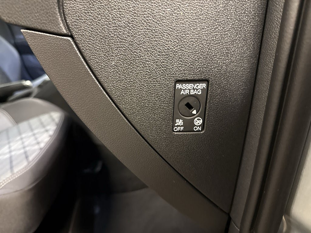 Vehicle Image 25