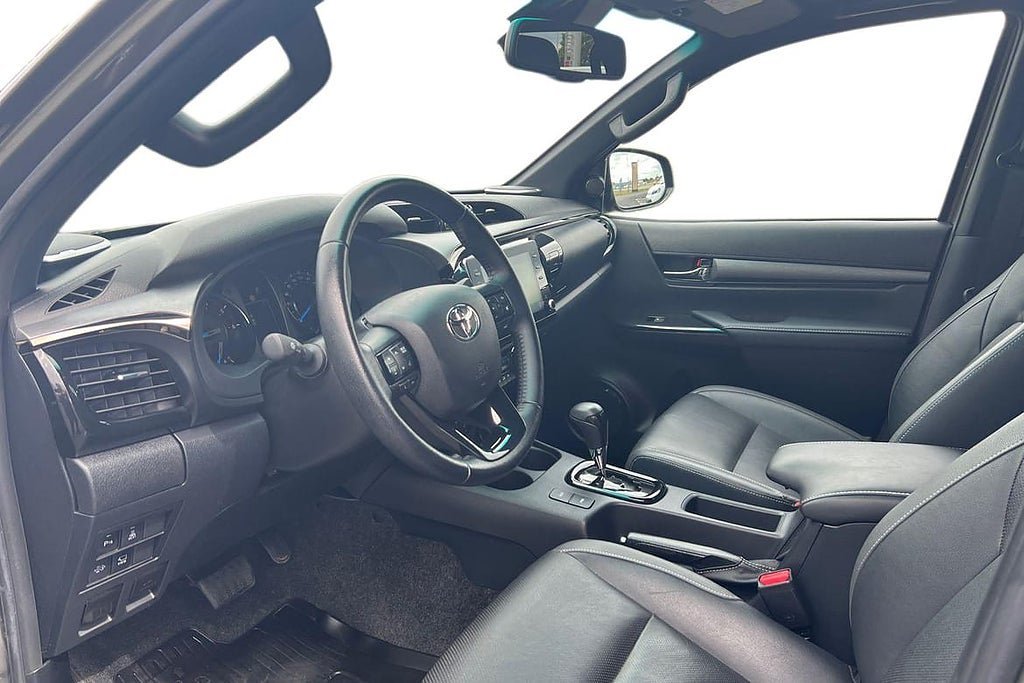 Vehicle Image 14