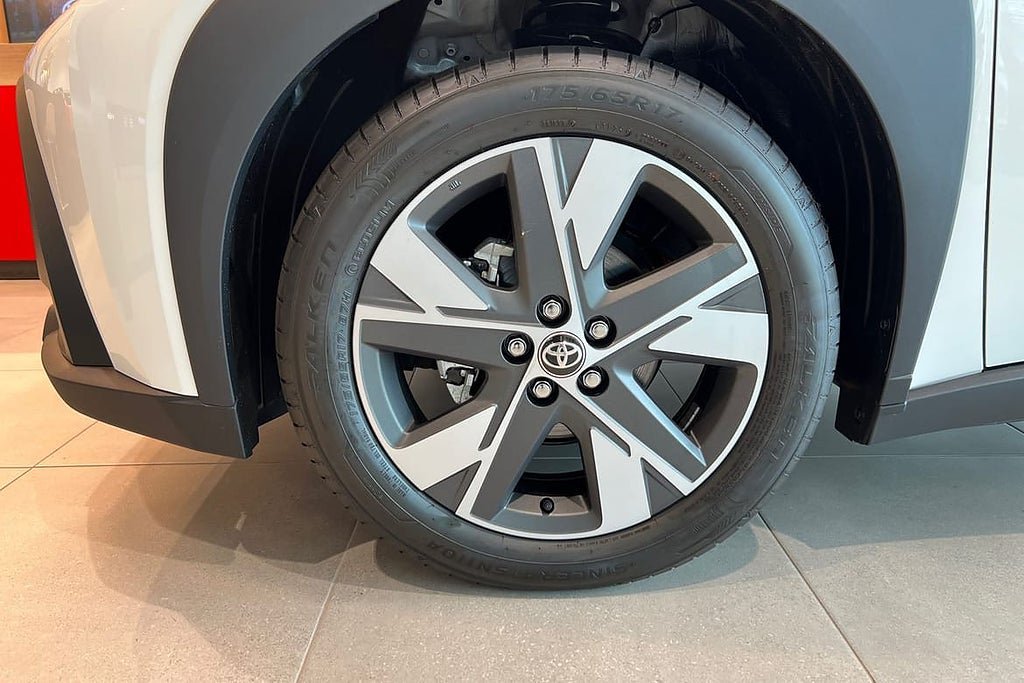 Vehicle Image 17